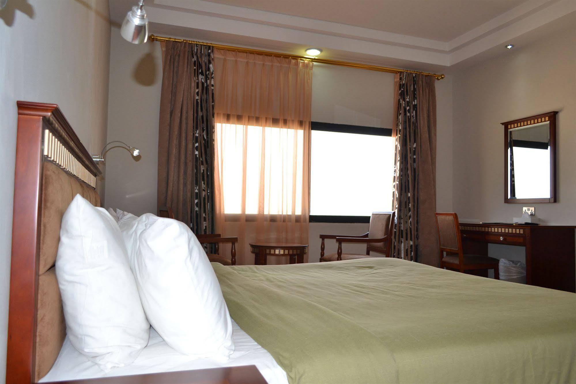 Hamdan Plaza Hotel Salalah, An Htg Hotel Exterior foto